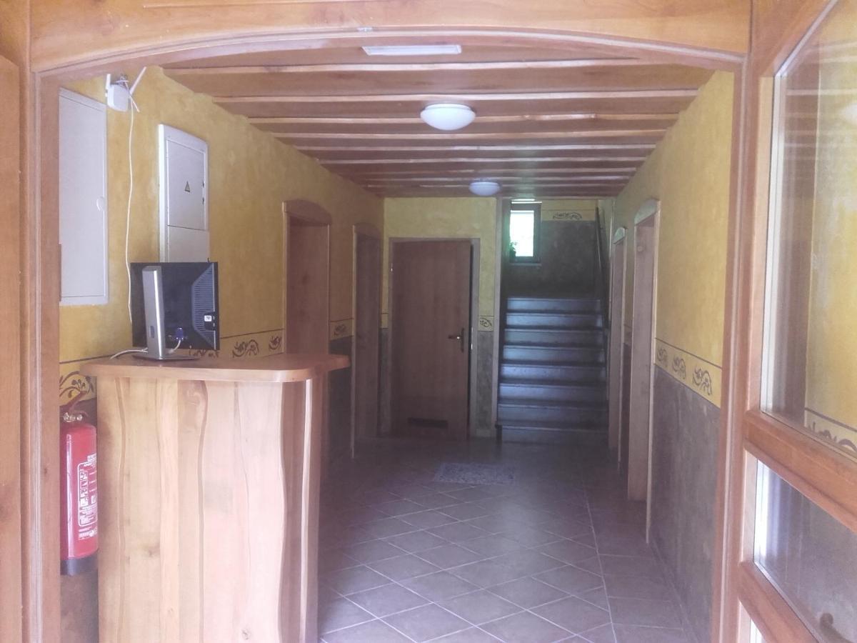 Simnovi Apartmaji - Surrounded By Nature คัมนิค ภายนอก รูปภาพ