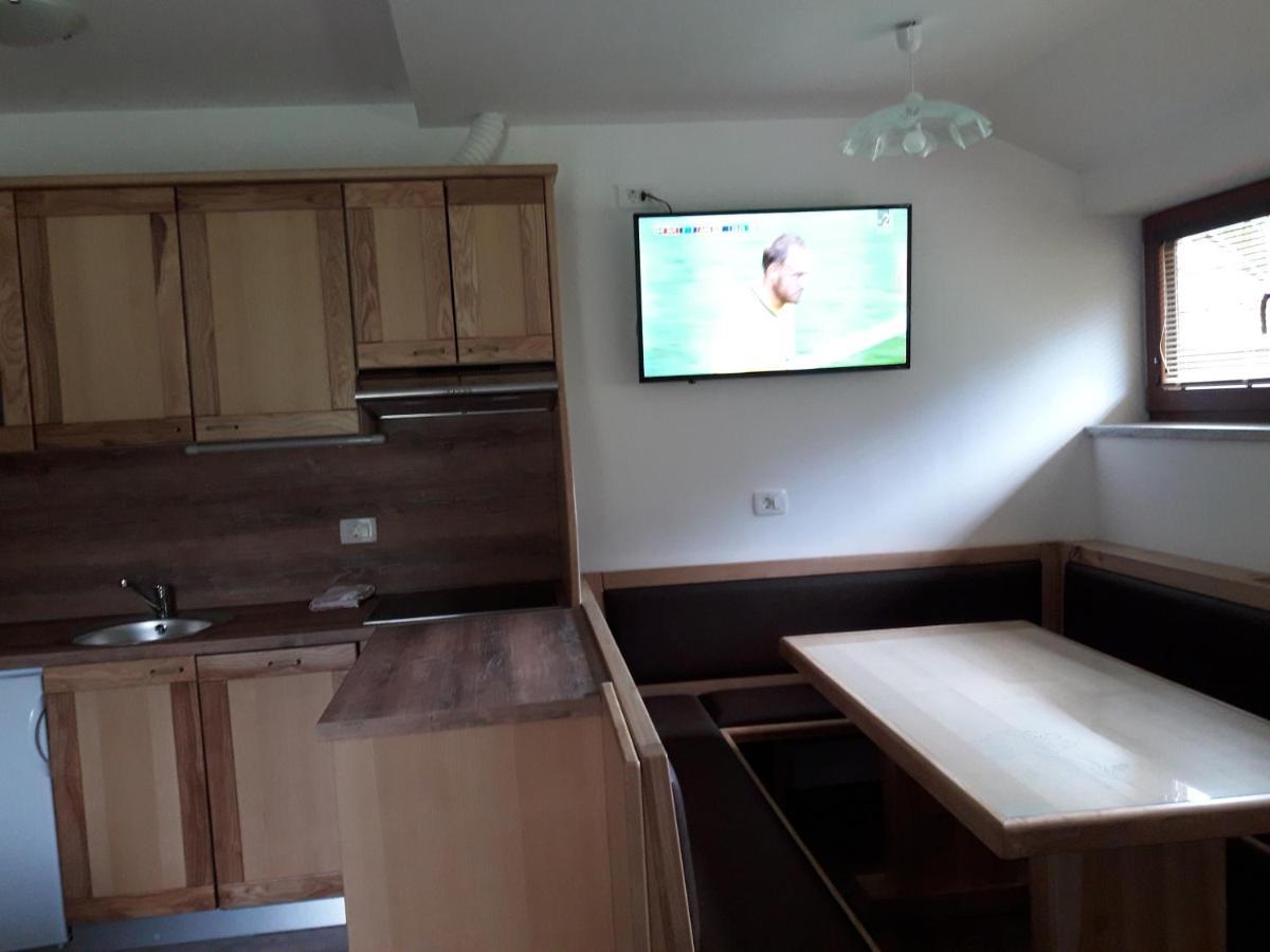 Simnovi Apartmaji - Surrounded By Nature คัมนิค ภายนอก รูปภาพ