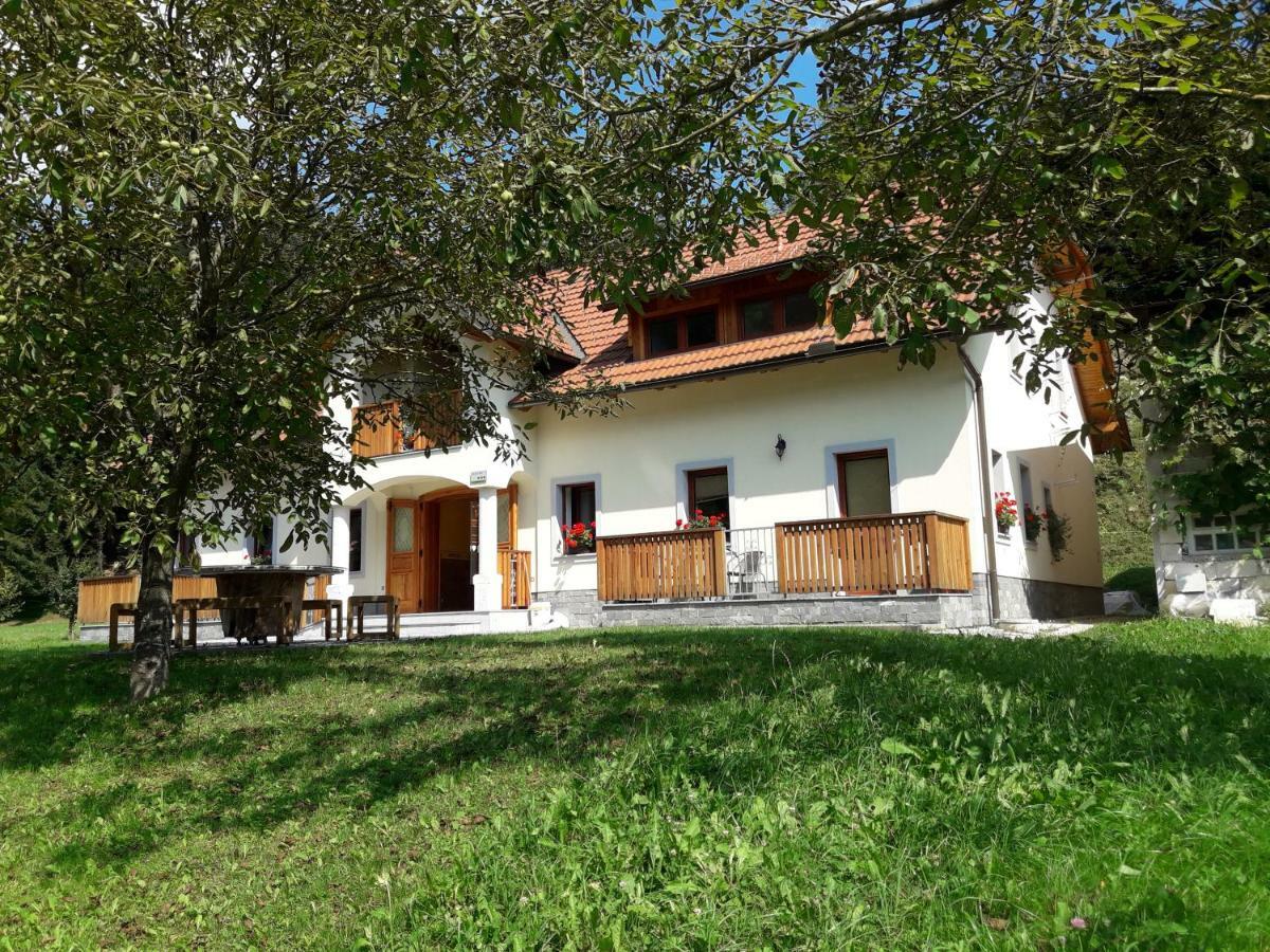Simnovi Apartmaji - Surrounded By Nature คัมนิค ภายนอก รูปภาพ
