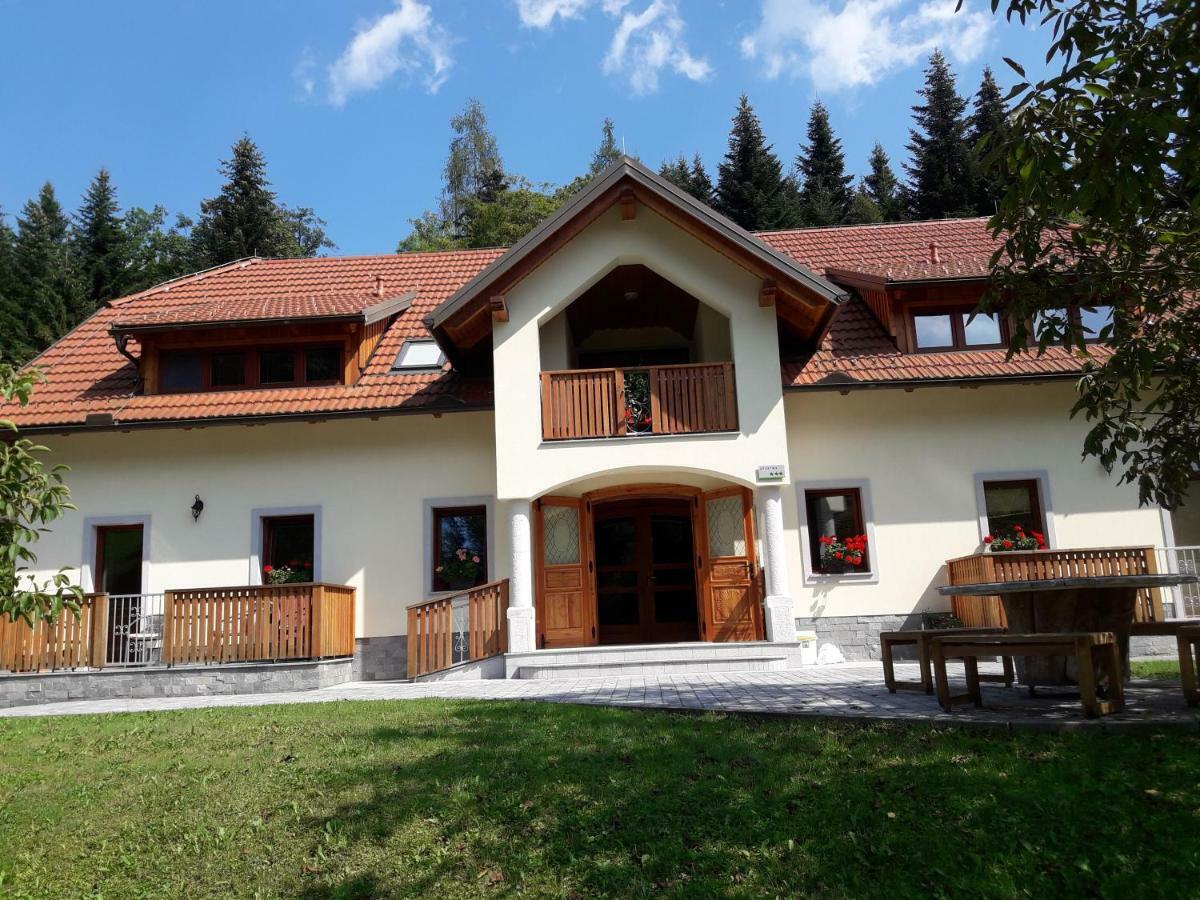 Simnovi Apartmaji - Surrounded By Nature คัมนิค ภายนอก รูปภาพ