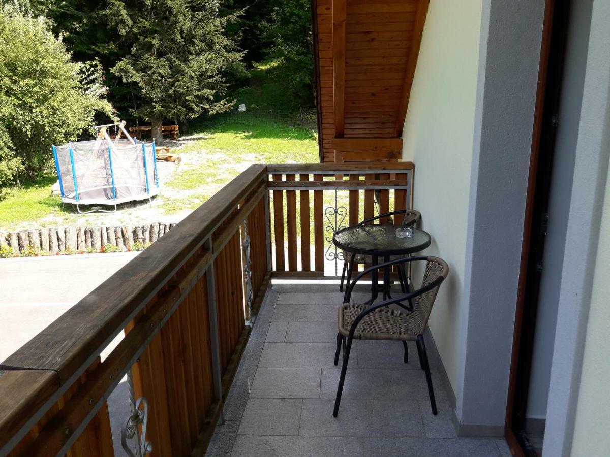 Simnovi Apartmaji - Surrounded By Nature คัมนิค ภายนอก รูปภาพ