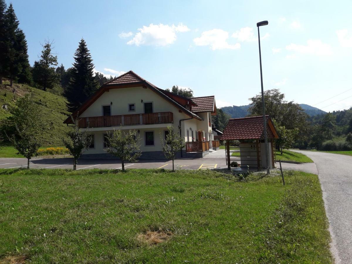 Simnovi Apartmaji - Surrounded By Nature คัมนิค ภายนอก รูปภาพ