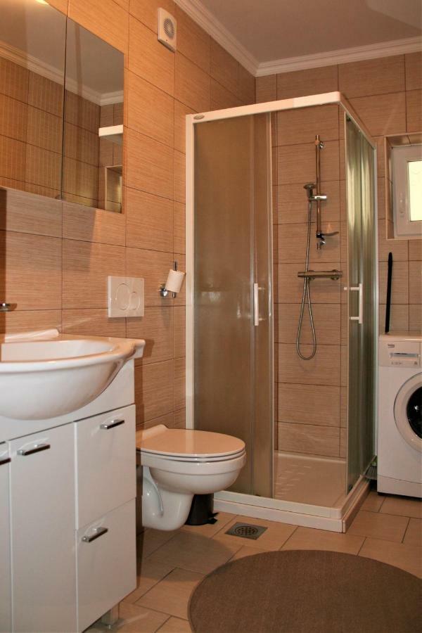 Simnovi Apartmaji - Surrounded By Nature คัมนิค ภายนอก รูปภาพ