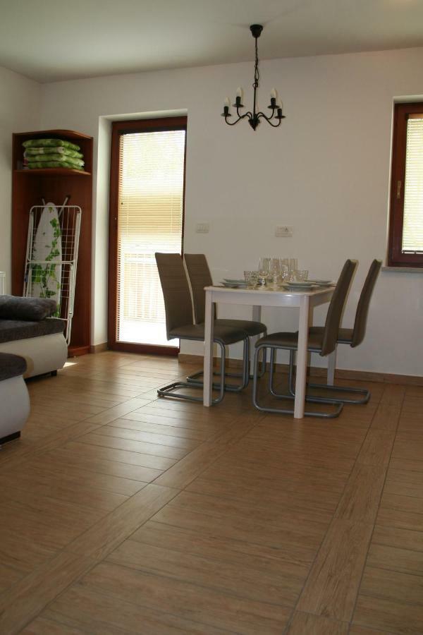Simnovi Apartmaji - Surrounded By Nature คัมนิค ภายนอก รูปภาพ
