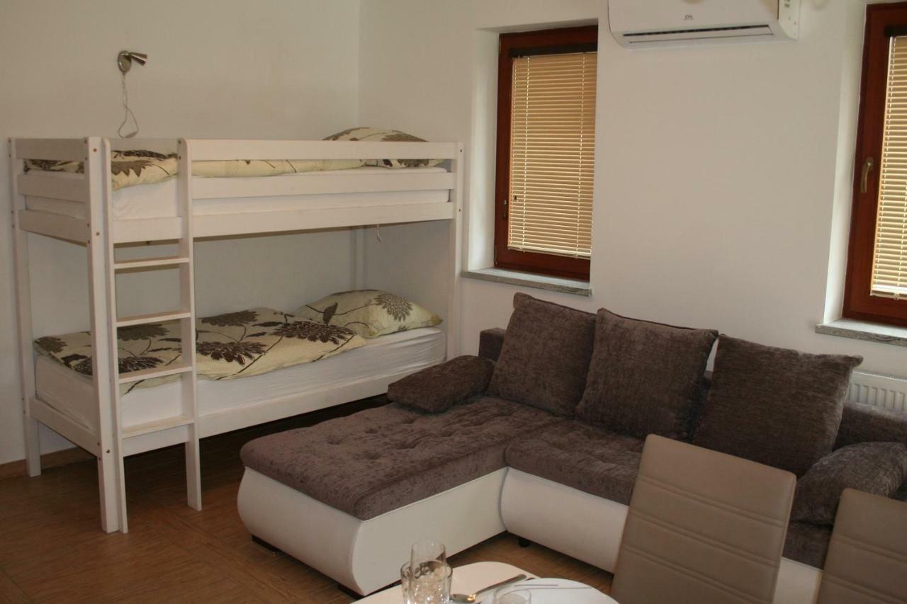 Simnovi Apartmaji - Surrounded By Nature คัมนิค ภายนอก รูปภาพ