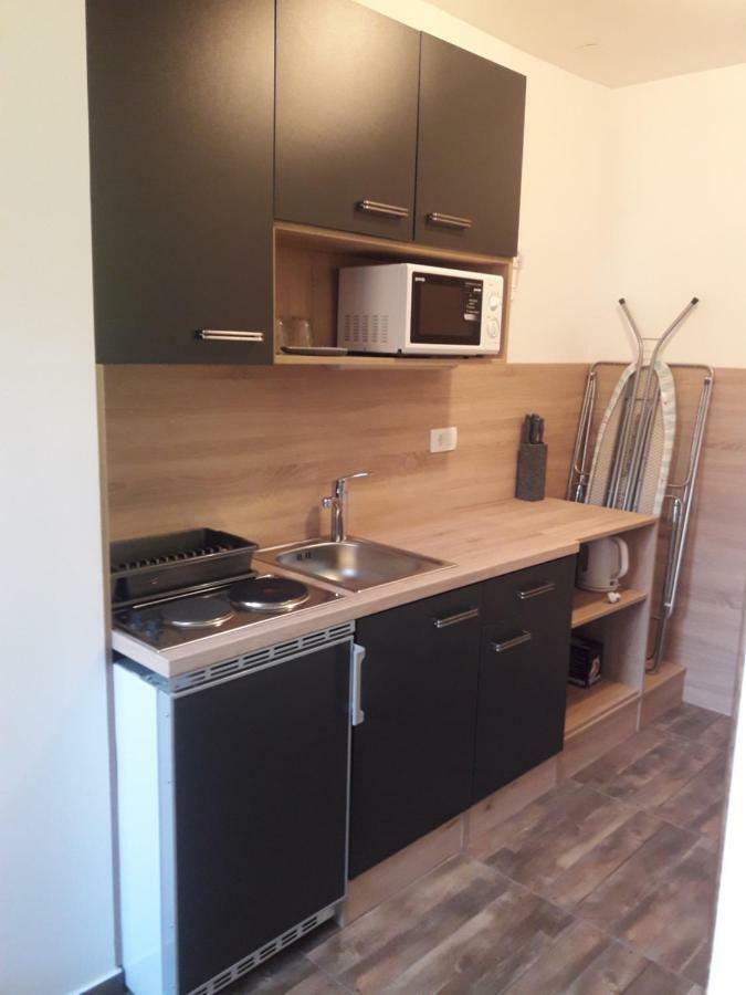 Simnovi Apartmaji - Surrounded By Nature คัมนิค ภายนอก รูปภาพ