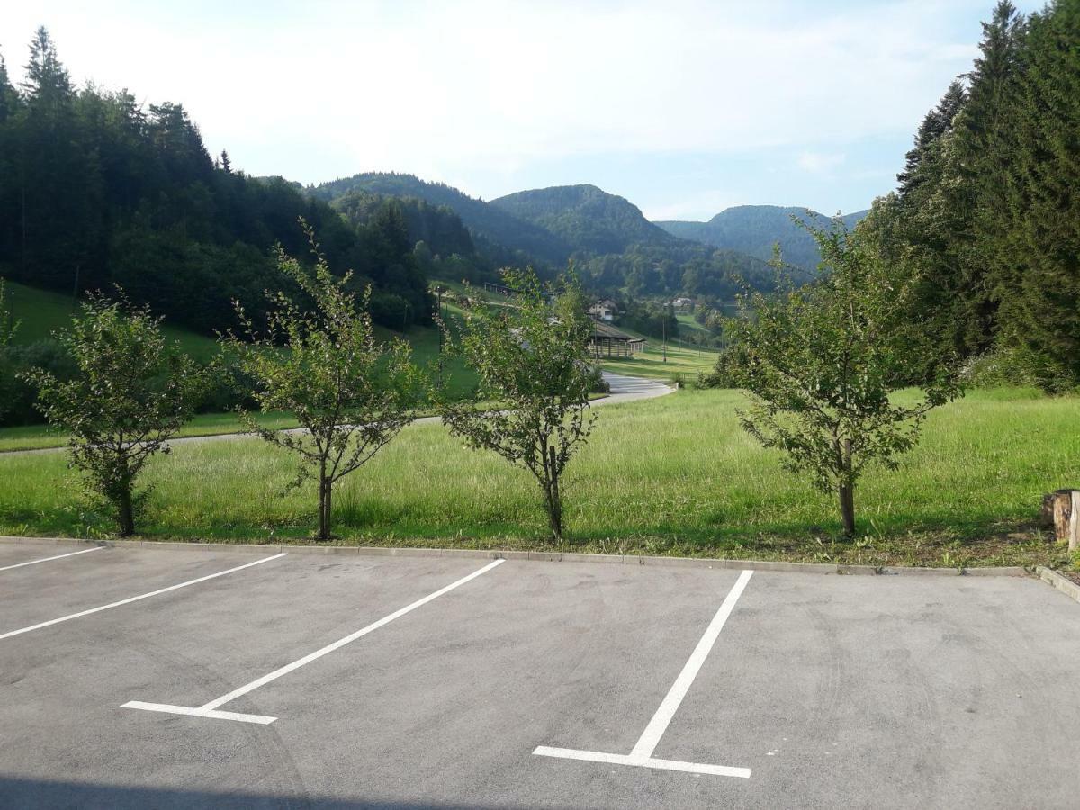 Simnovi Apartmaji - Surrounded By Nature คัมนิค ภายนอก รูปภาพ