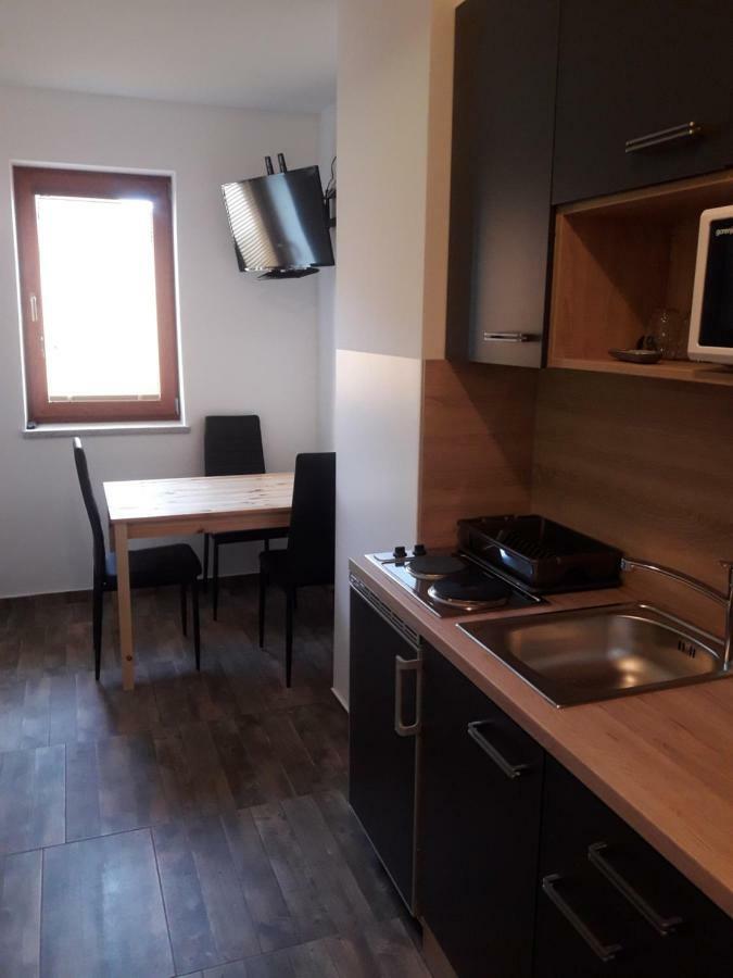Simnovi Apartmaji - Surrounded By Nature คัมนิค ภายนอก รูปภาพ